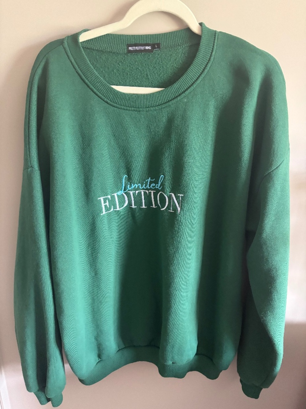 Pretty Little Thing green sweatshirt